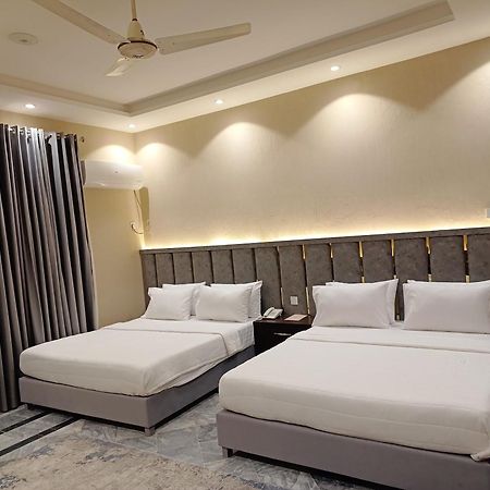 Vip Express Hotell Peshawar Exteriör bild