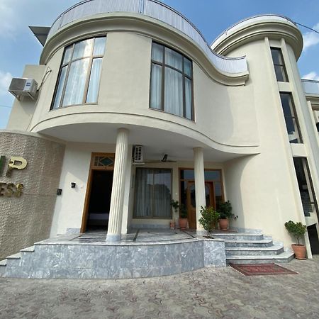 Vip Express Hotell Peshawar Exteriör bild