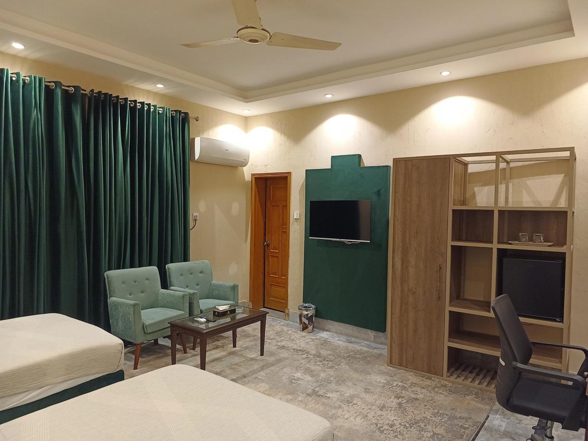 Vip Express Hotell Peshawar Exteriör bild