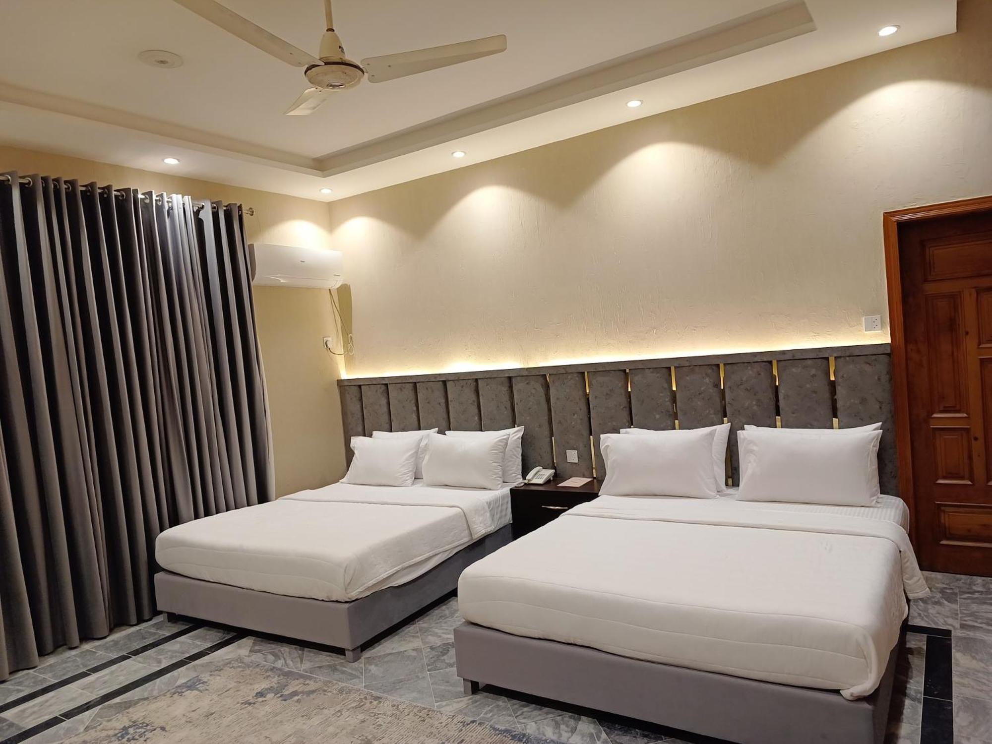 Vip Express Hotell Peshawar Exteriör bild