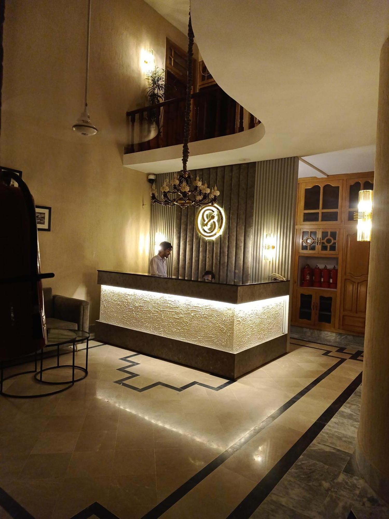 Vip Express Hotell Peshawar Exteriör bild
