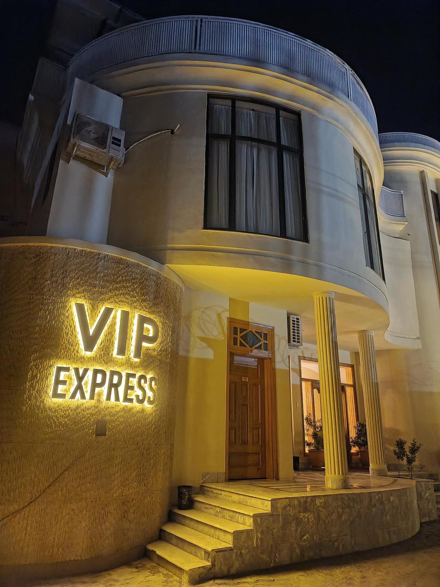 Vip Express Hotell Peshawar Exteriör bild