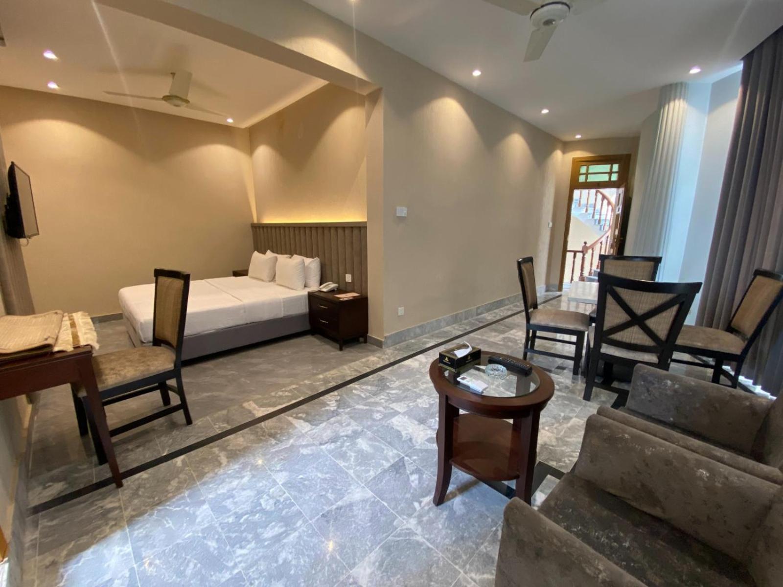 Vip Express Hotell Peshawar Exteriör bild
