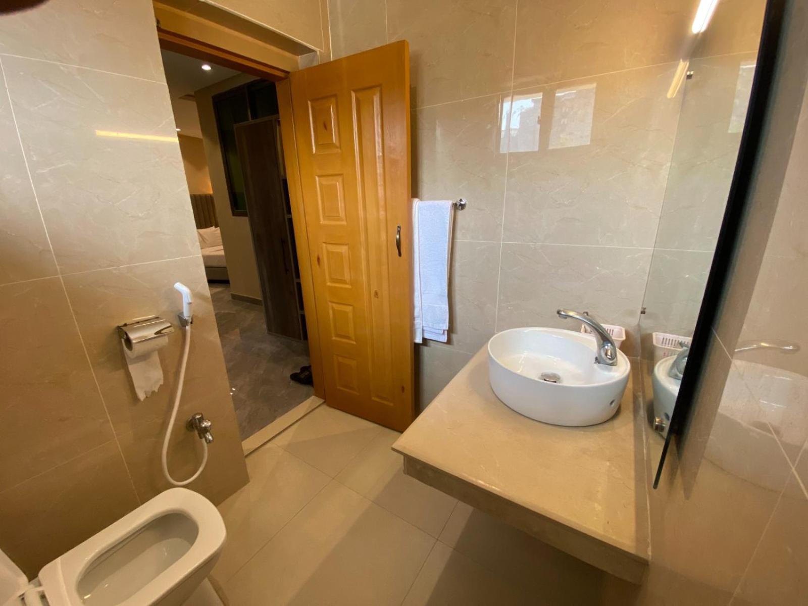 Vip Express Hotell Peshawar Exteriör bild