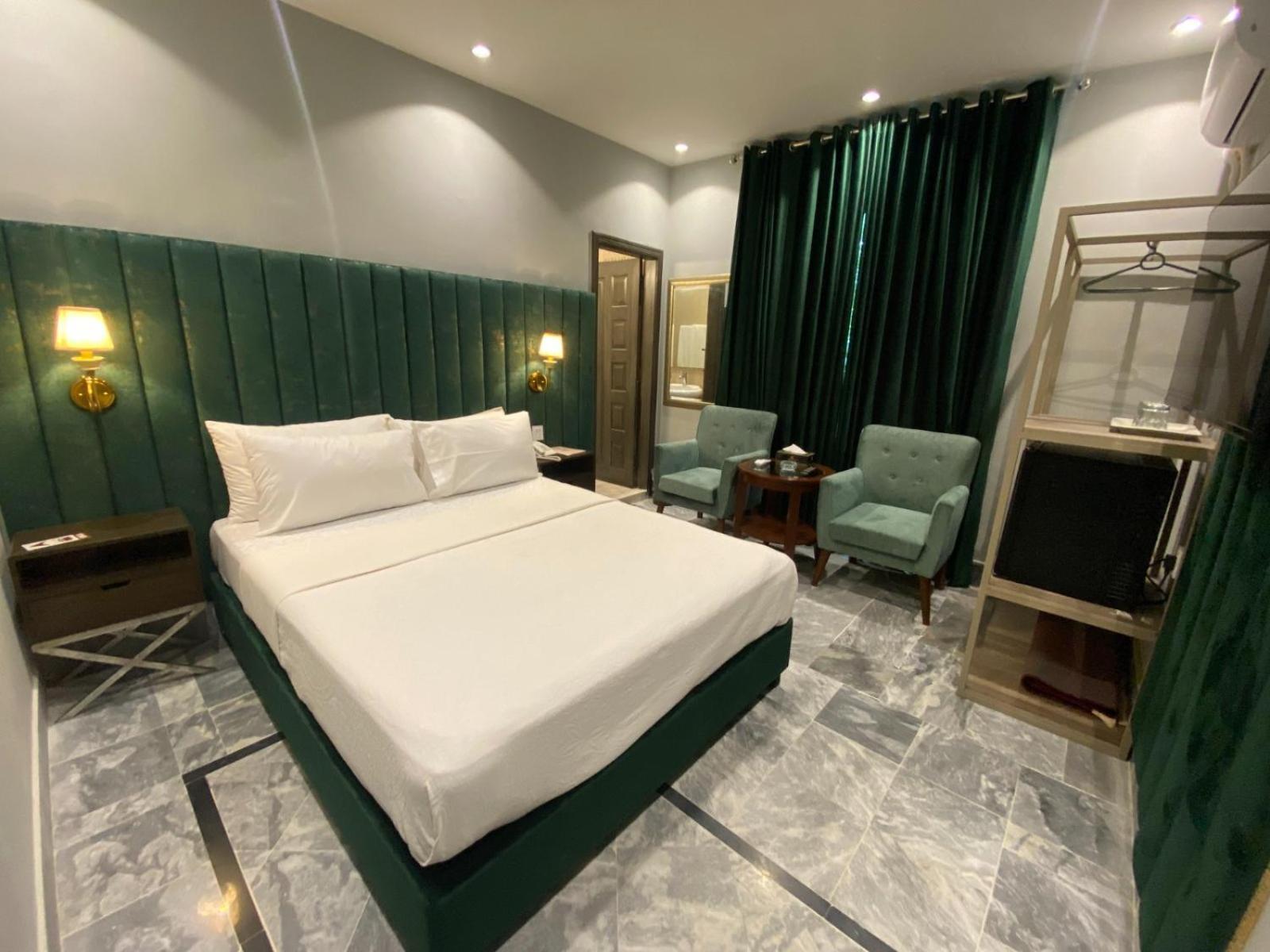 Vip Express Hotell Peshawar Exteriör bild