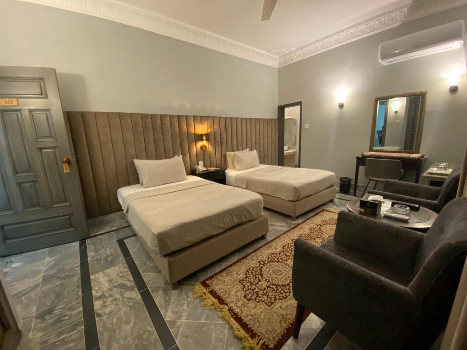 Vip Express Hotell Peshawar Exteriör bild