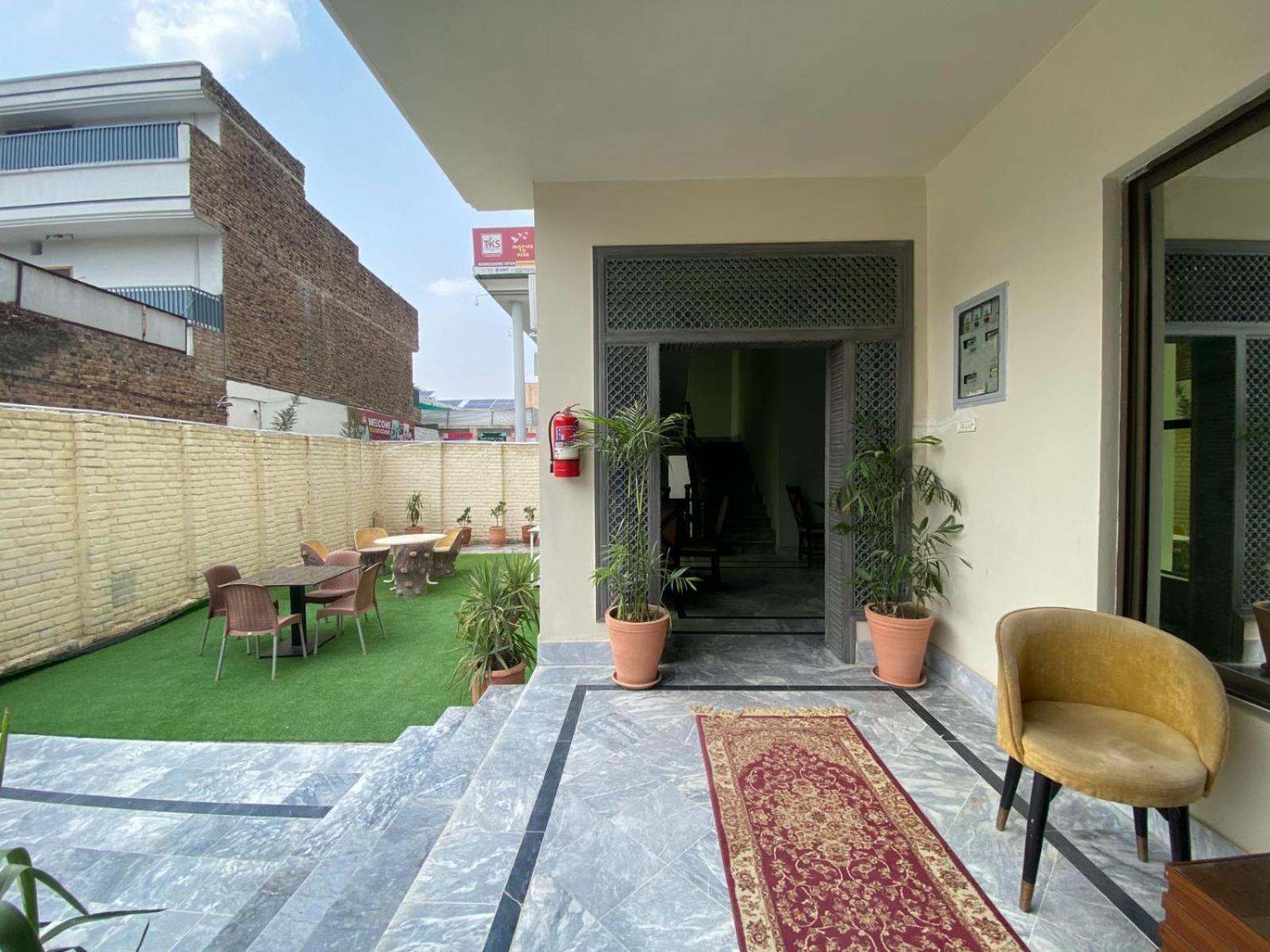 Vip Express Hotell Peshawar Exteriör bild